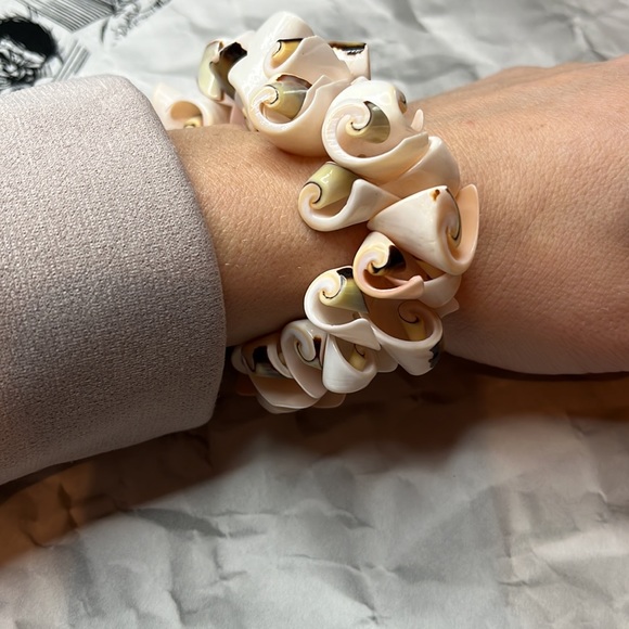 Shell bracelet - Picture 2 of 2